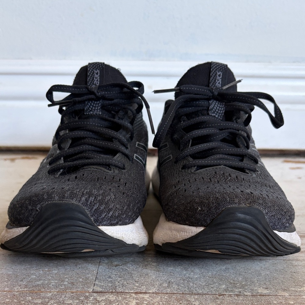Asics Women's Gel-Nimbus 24 Black and Gray Running Shoes - Picture 7 of 10